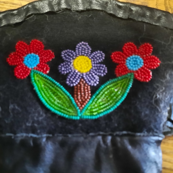 Handmade Leather Beaded Gauntlet Mitts - NW Ontario Anishnaabe  traditional - Picture 2 of 5
